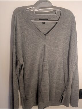 Banana Republic Gray 100% Merino Wool V-Neck Women's Sweater